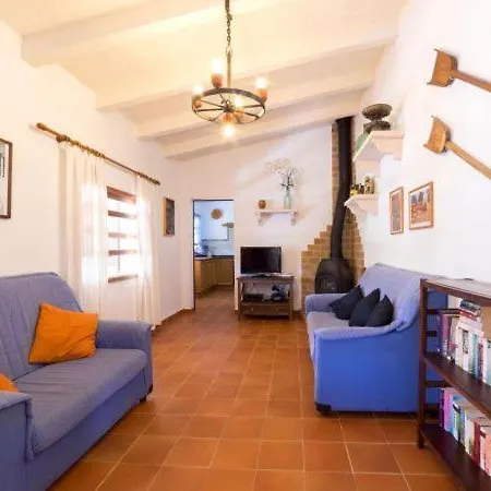 Villa Sleeps 6 With Pool Air Con And Wifi *